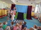Teatrzyk Zosia i zebra na drodze