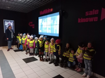 grupa III kino Pszczółka Maja_3