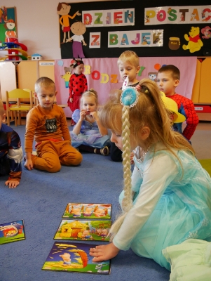 DZIEŃ POSTACI Z BAJEK gr II 20222_23