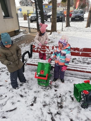 Zabawy na śniegu gr 3 2022_2