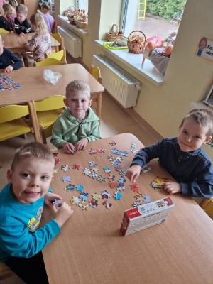 Układanie puzzli gr II_10