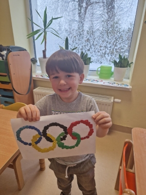 Praca plastyczna - Flaga Olimpijska gr II_7