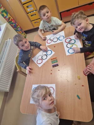 Praca plastyczna - Flaga Olimpijska gr II_17
